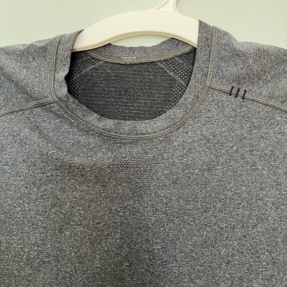 44. Lululemon Metal Vent Tech Short Sleeve - Picture 13 of 16